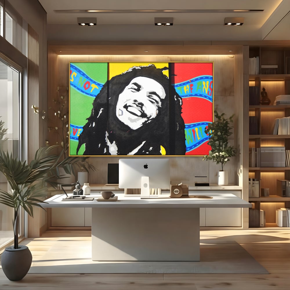 Tablou canvas cu tablou pictat cu portretul lui bob marley, in rama de aluminiu auriu, pe perete intr-un birou